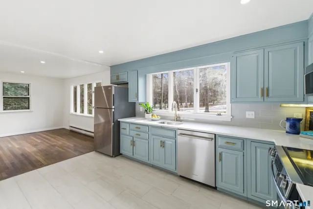 $619,000 | 6 Heritage Lane, Simsbury, CT 06070