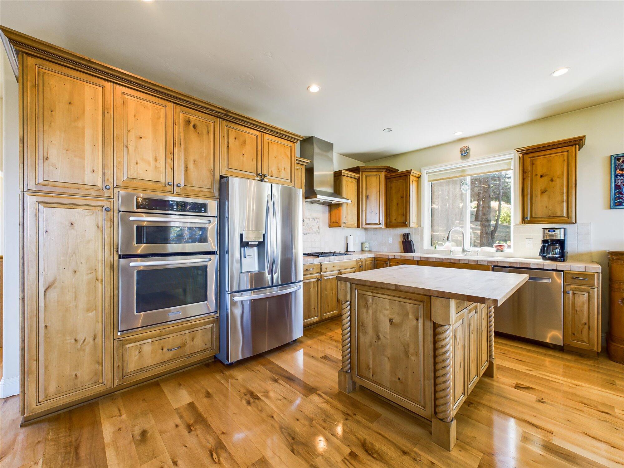737 Beach Road Whitethorn, CA 95589 - Photo 4 of 67