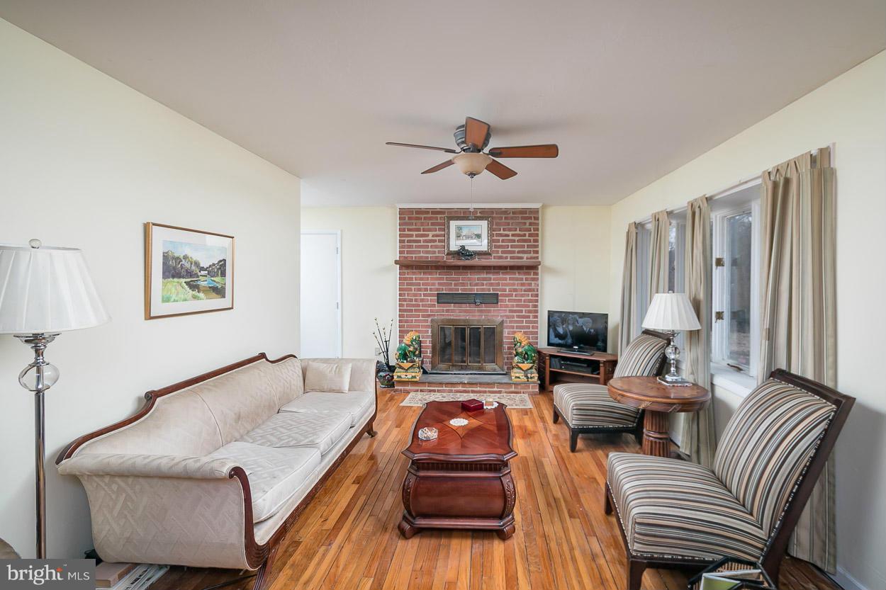 3352 Cedar Church Road Darlington, MD 21034 - Photo 3 of 23 Living Room