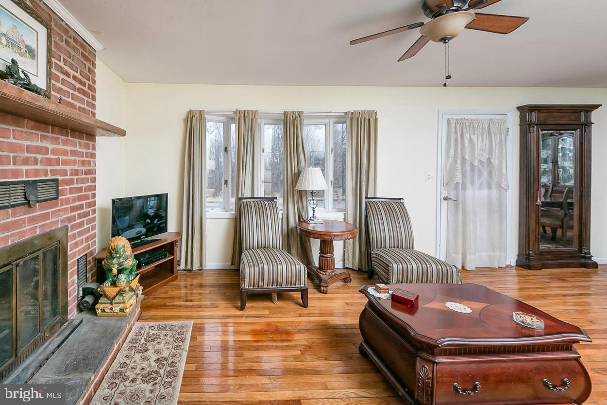 3352 Cedar Church Road Darlington, MD 21034 - Photo 5 of 23 Living Room