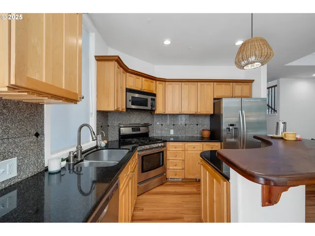 $989,000 | 3308 Bayview Terrace, Seaside, OR 97138