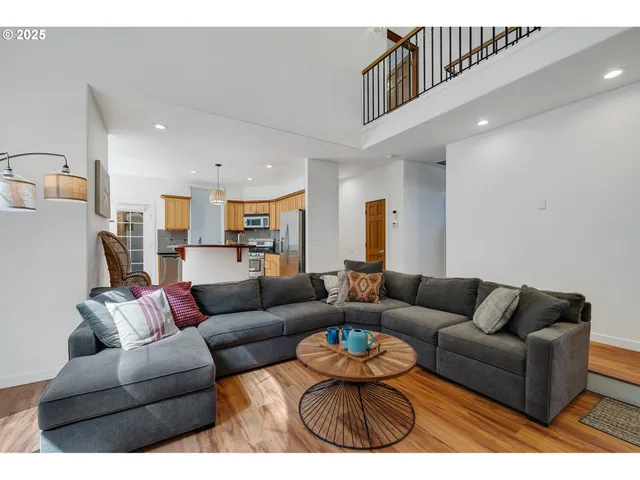 $989,000 | 3308 Bayview Terrace, Seaside, OR 97138