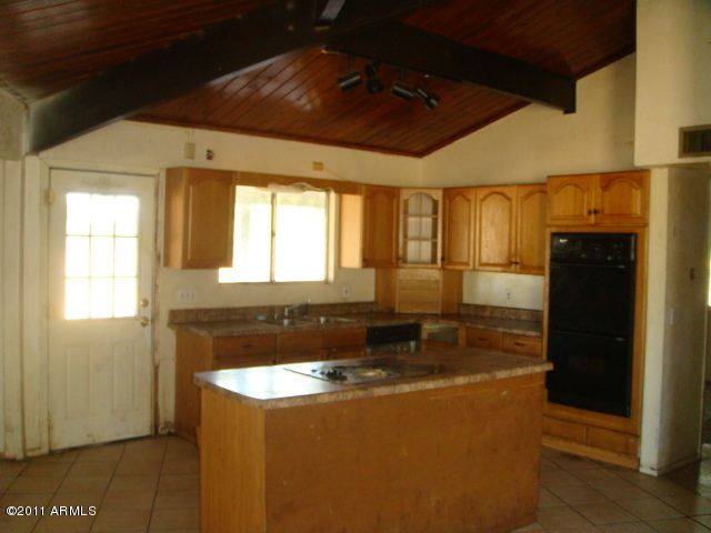 16627 East Frye Road Gilbert, AZ 85295 - Photo 5 of 13 kitchen