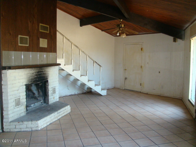 16627 East Frye Road Gilbert, AZ 85295 - Photo 6 of 13 living room