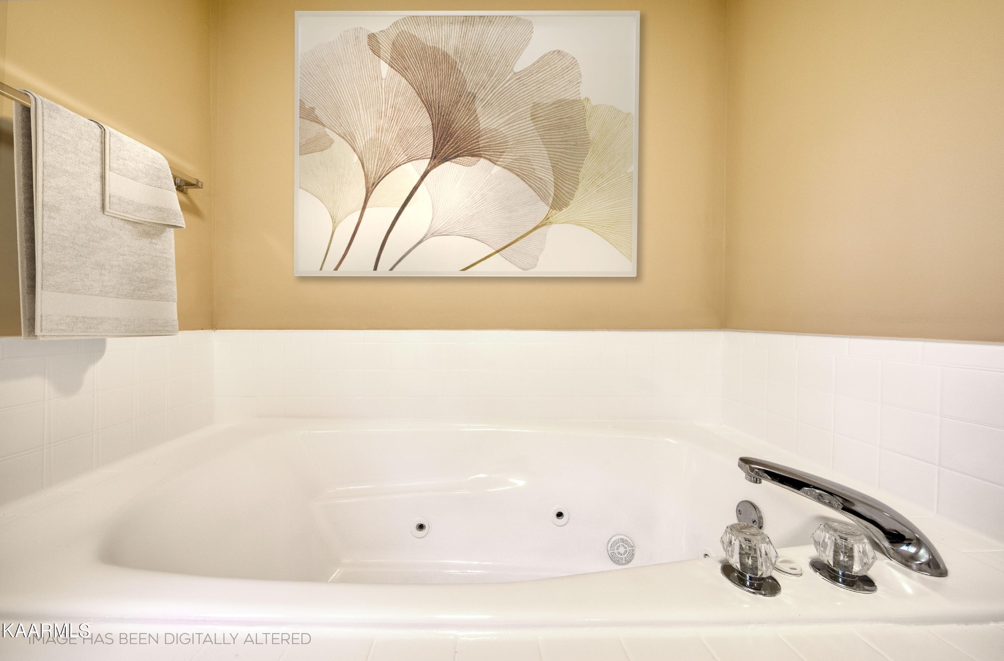 1859 Poplar Hill Road Knoxville, TN 37922 - Photo 22 of 39 a bathroom with a bathtub