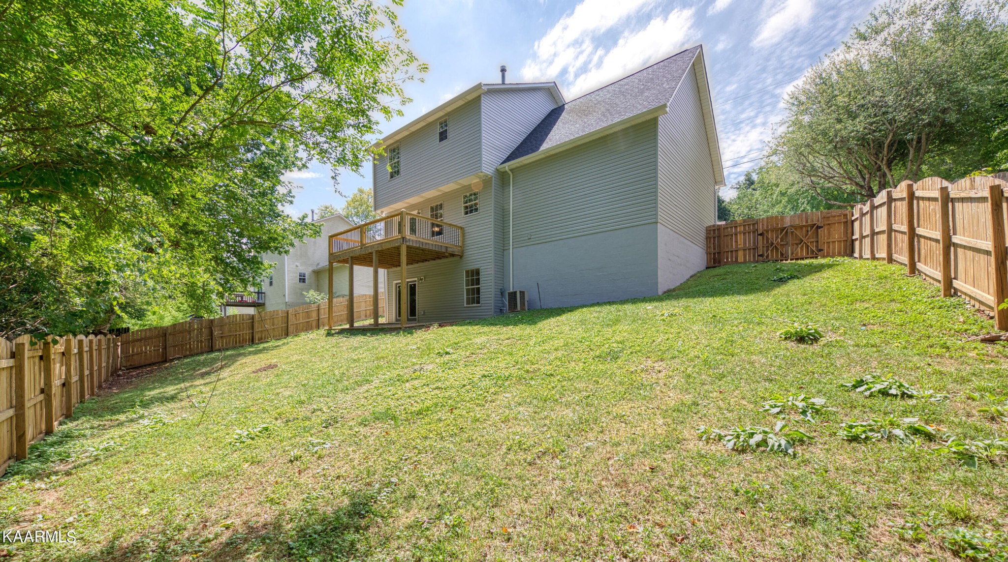 1859 Poplar Hill Road Knoxville, TN 37922 - Photo 37 of 39 a backyard of a house
