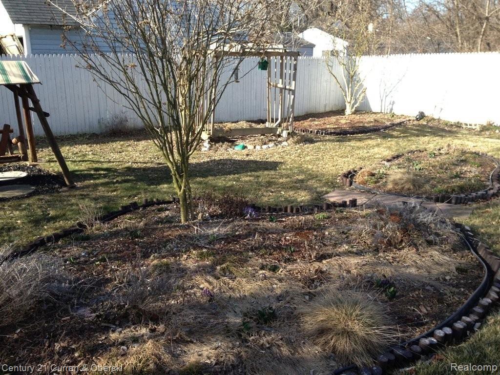 14595 Burt Road Detroit, MI 48223 - Photo 11 of 25 SPRING BLOOMS AWAIT!