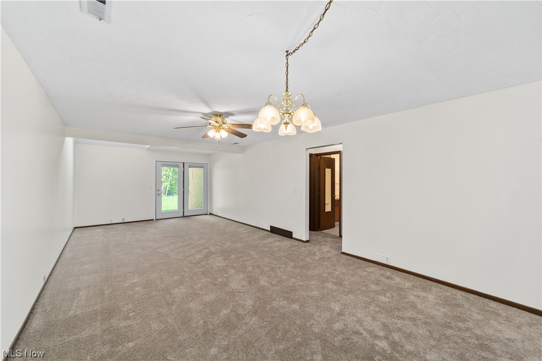 4675 Mayfield Road, Unit D South Euclid, OH 44121 - Photo 20 of 28 Dining Room / Living Room