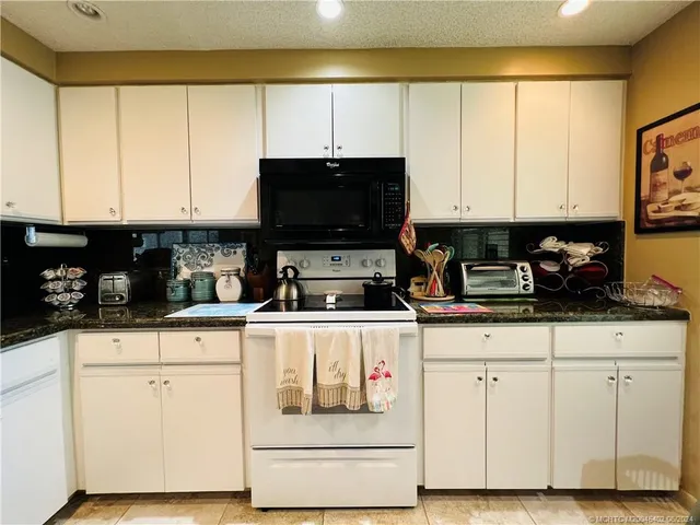 a view of a walk in closet