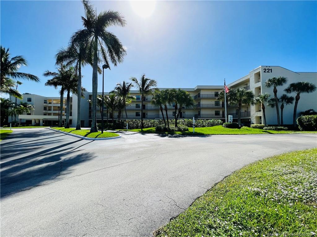 221 Northeast Plantation Road, Unit 215 Stuart, FL 34996 - Photo 69 of 83 a view of a park with palm trees