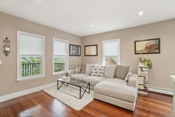 $3,900 | 31 Regent Street, Unit 3R, Cambridge, MA 02140