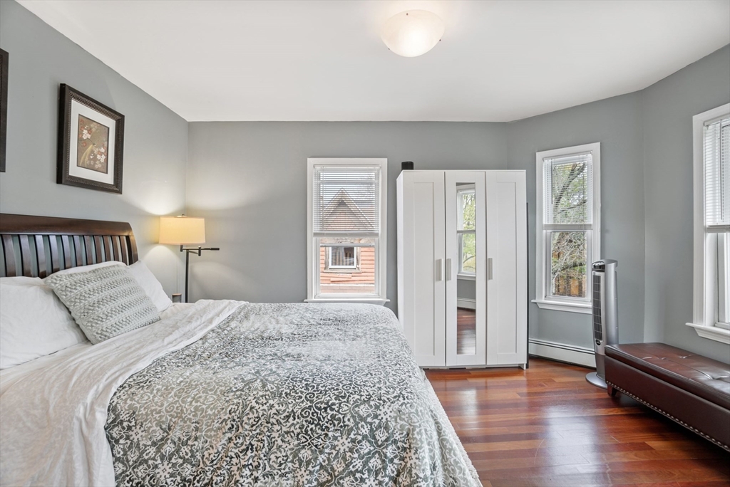 31 Regent Street, Unit 3R Cambridge, MA 02140 - Photo 14 of 28 a bedroom with a bed and painting on the wall