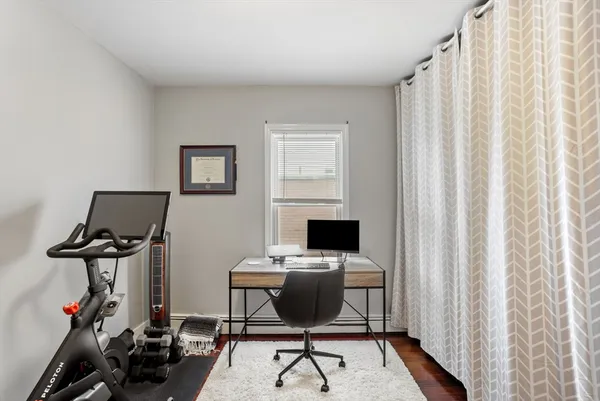 $3,900 | 31 Regent Street, Unit 3R, Cambridge, MA 02140