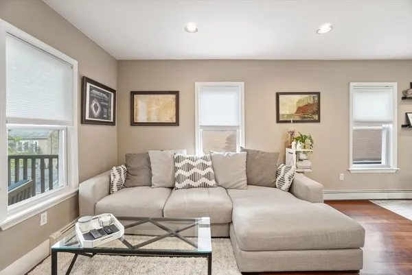 $3,900 | 31 Regent Street, Unit 3R, Cambridge, MA 02140