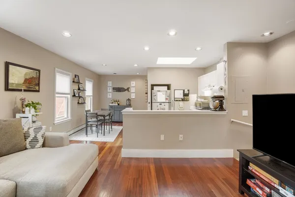 $3,900 | 31 Regent Street, Unit 3R, Cambridge, MA 02140