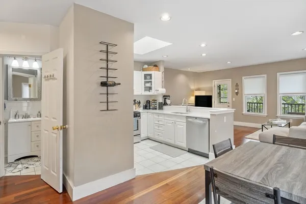 $3,900 | 31 Regent Street, Unit 3R, Cambridge, MA 02140