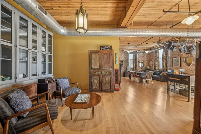 $399,000 | 3500 South Sangamon Street, Unit 109, Chicago, IL 60609