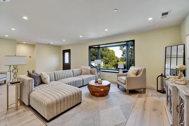 $1,875,000 | 148-148 Auburn Street, San Rafael, CA 94901