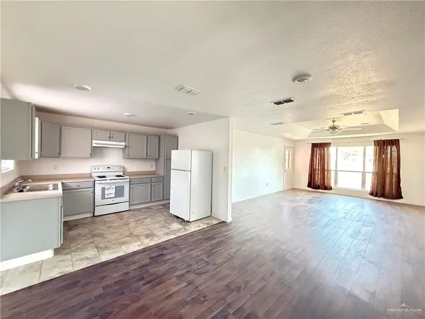 $1,500 | 415 West Edinburg Avenue, Unit 107, Elsa, TX 78543