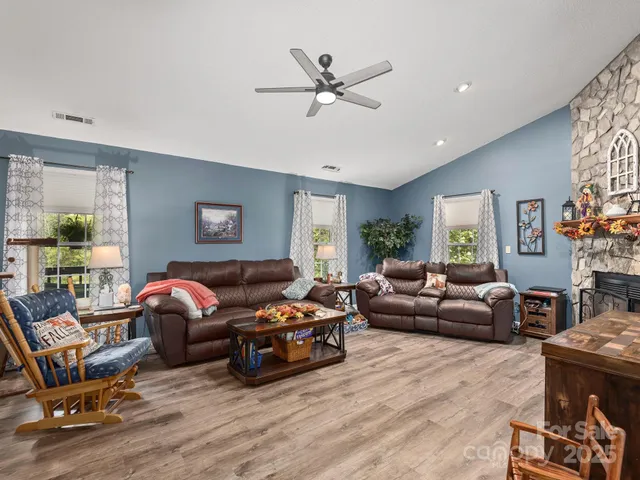 $599,999 | 61 Blue Ridge Acres Road, Asheville, NC 28806