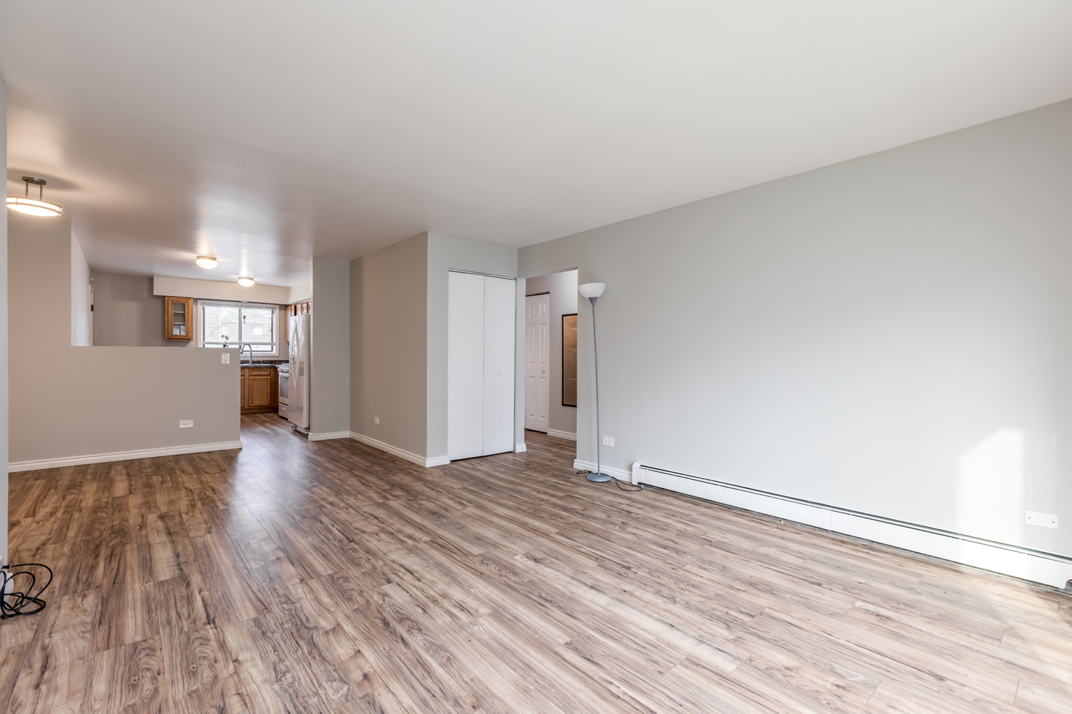 10429 Dearlove Road, Unit 4 Glenview, IL 60025 - Photo 6 of 16 Gallery Image 6