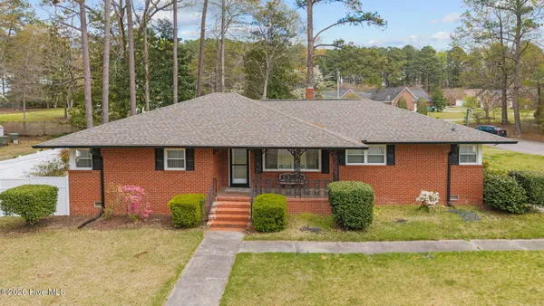 $335,000 | 302 Oak Drive, Washington, NC 27889