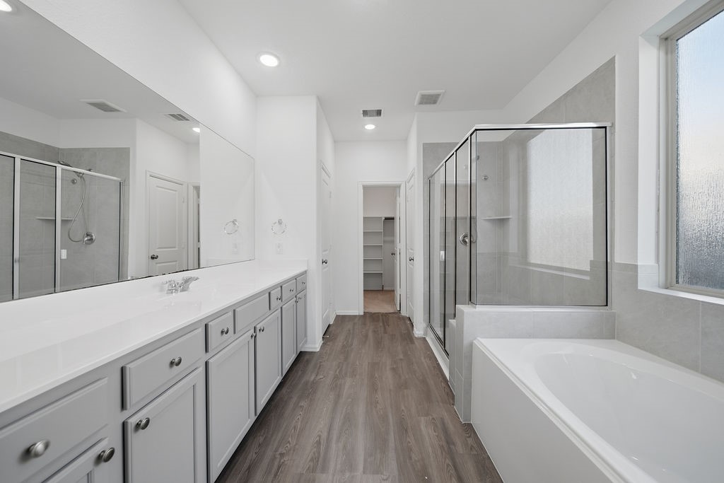 14230 Overbrook Willow Way Rosharon, TX 77583 - Photo 21 of 50 a spacious bathroom with a tub shower and sink