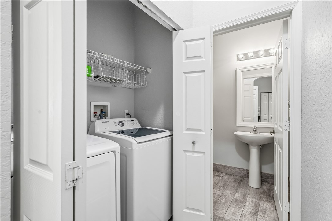 2522 Stockbridge Square Southwest Vero Beach, FL 32962 - Photo 25 of 34 a view of a hallway with washer and dryer