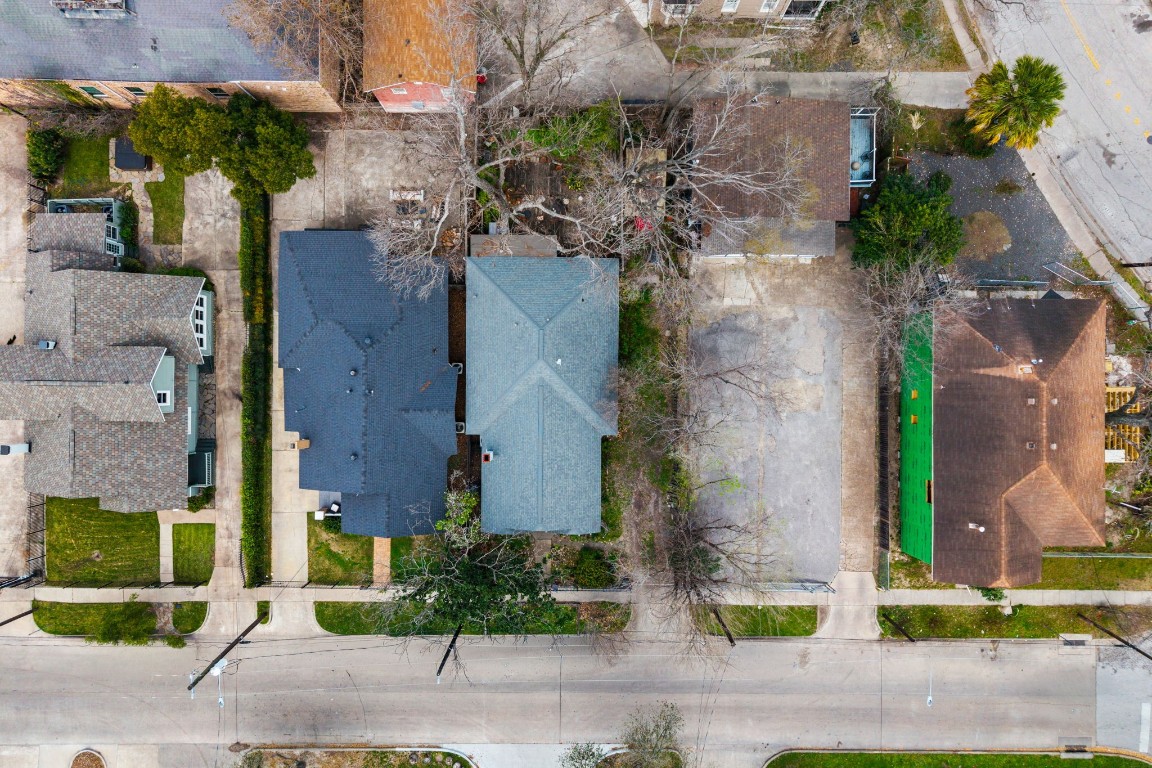 1004 Missouri Street Houston, TX 77006 - Photo 20 of 22 an aerial view of a house with a yard and garden