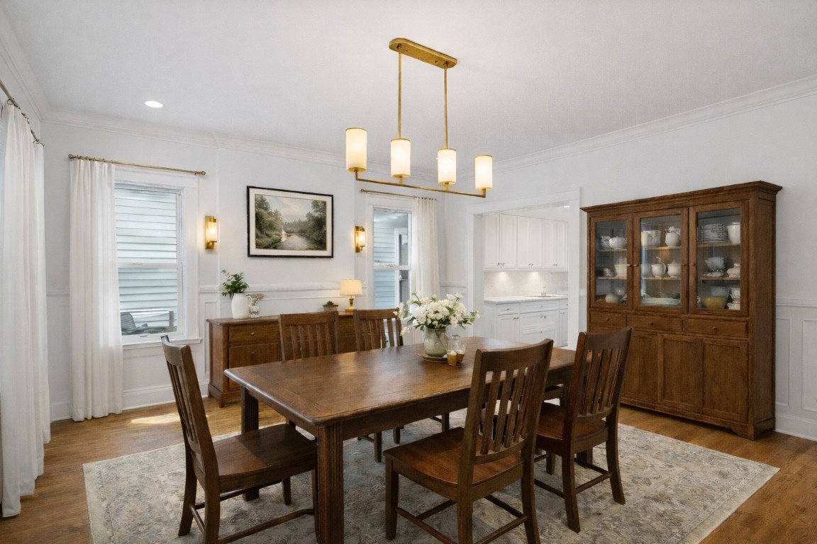 1004 Missouri Street Houston, TX 77006 - Photo 9 of 22 a view of a dining room with furniture