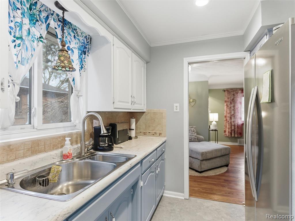 8878 Merriman Road Livonia, MI 48150 - Photo 9 of 36 Gallery Image 9