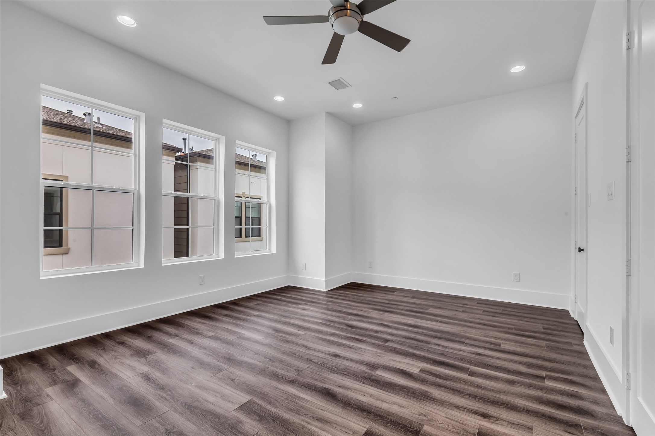 2716 Baldwin Street Houston, TX 77006 - Photo 20 of 26 This fourth-floor bedroom feature large windows that allow natural light to fill the space.
