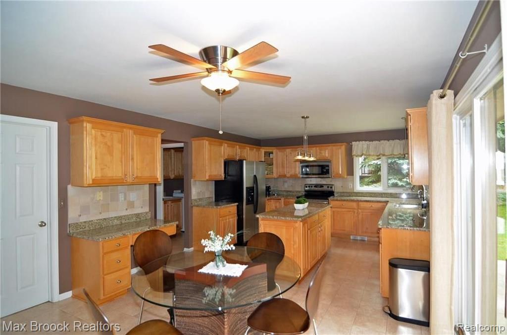 1923 Cloverdale Drive Rochester, MI 48307 - Photo 5 of 30