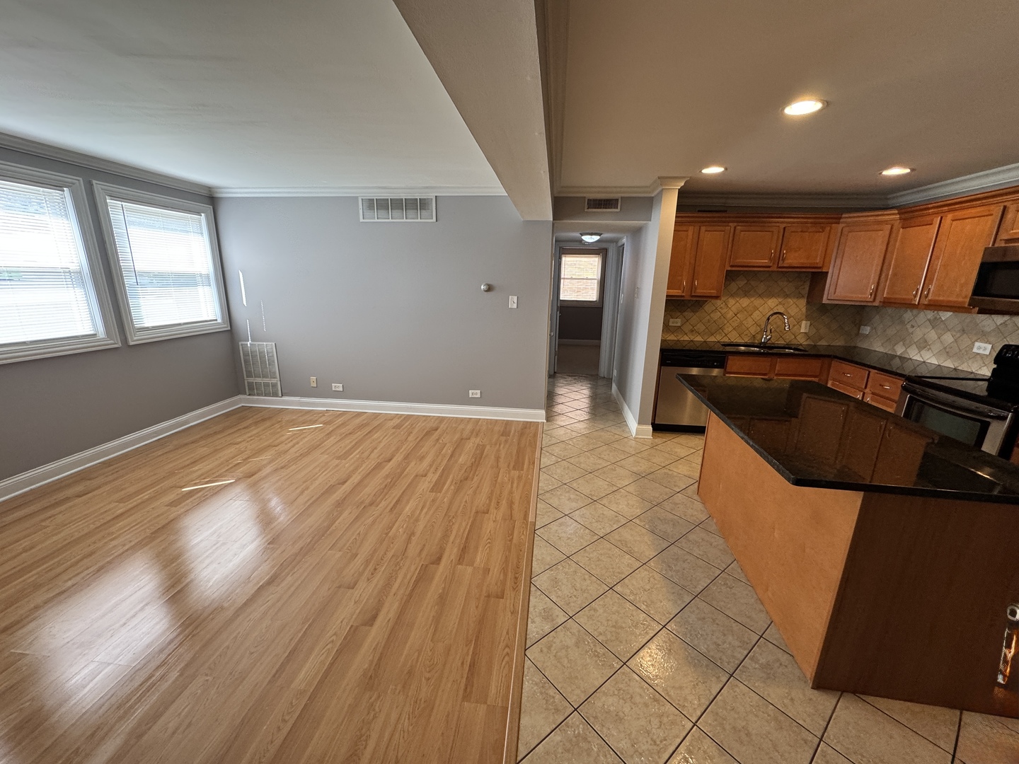 1288 Perry Street, Unit 2 Des Plaines, IL 60016 - Photo 5 of 9
