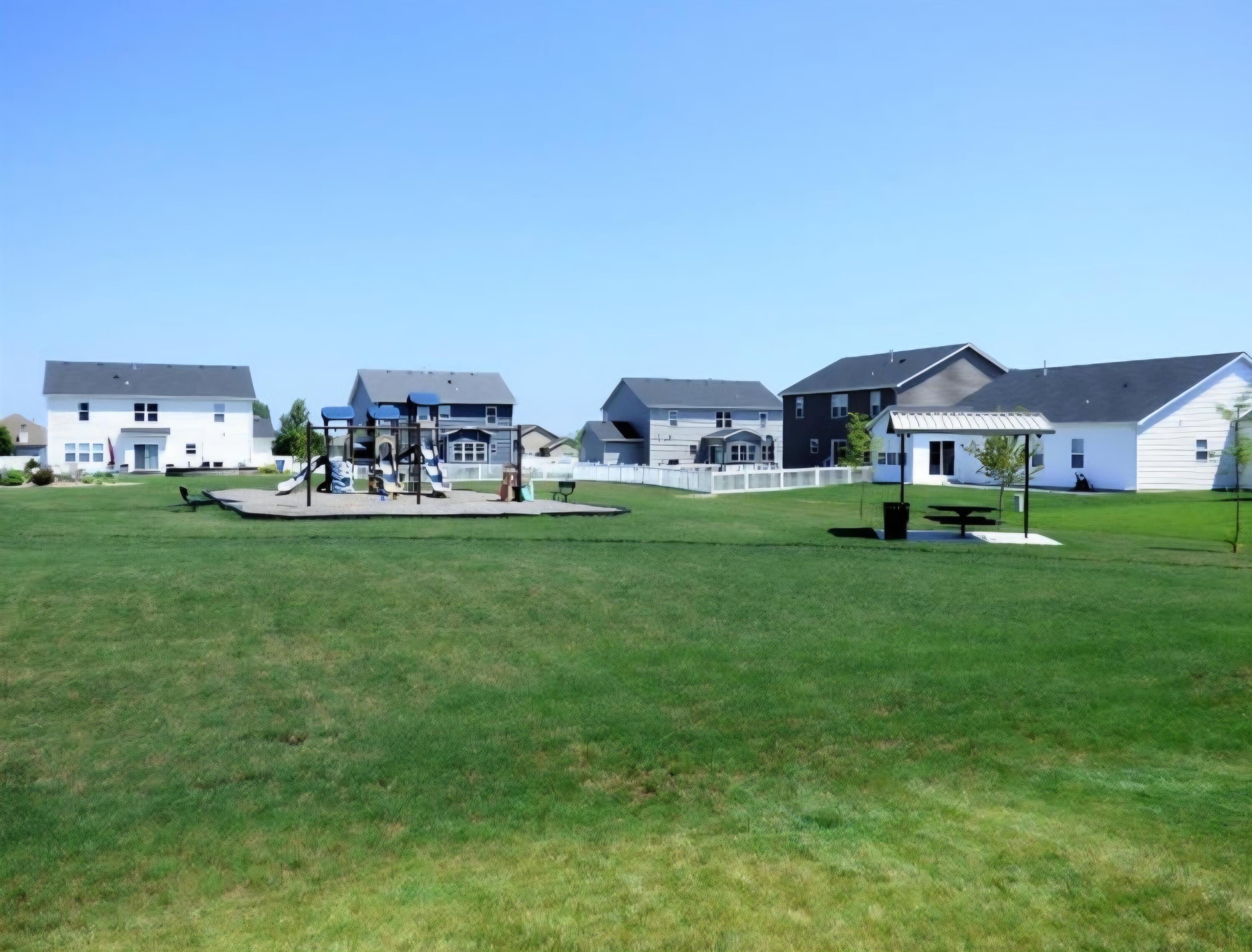 636 East 119th Place Crown Point, IN 46307 - Photo 33 of 35 a front view of a house with garden