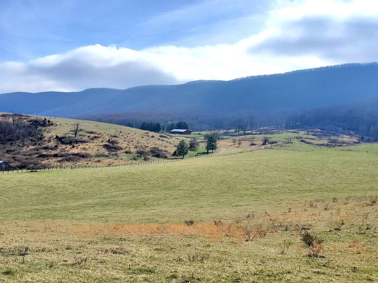 1696 Green Valley Road Peterstown, WV 24963 - Photo 6 of 132 a view of an ocean