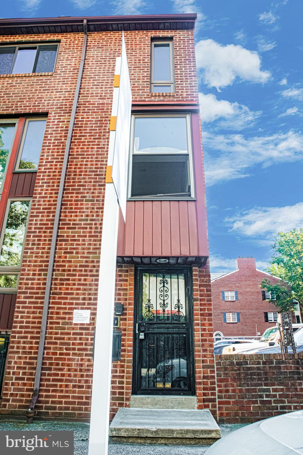 906 Locust Street Philadelphia, PA 19107 - Photo 44 of 46 a front view of a house