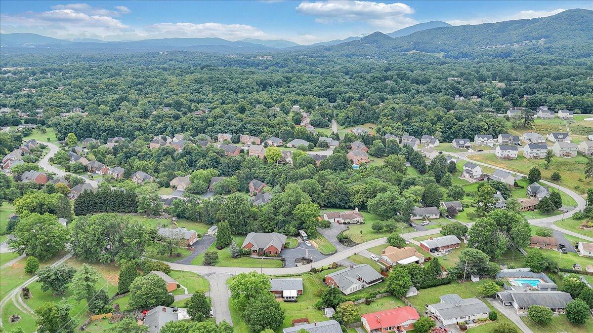 419 Diamond Road Salem, VA 24153 - Photo 69 of 76 21-DJI_20250710100833_0040_D