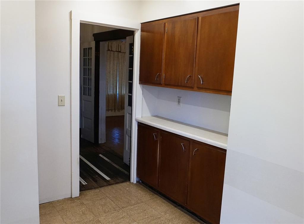 421 Ormsby Avenue Pittsburgh, PA 15210 - Photo 14 of 30 a view of walk in closet