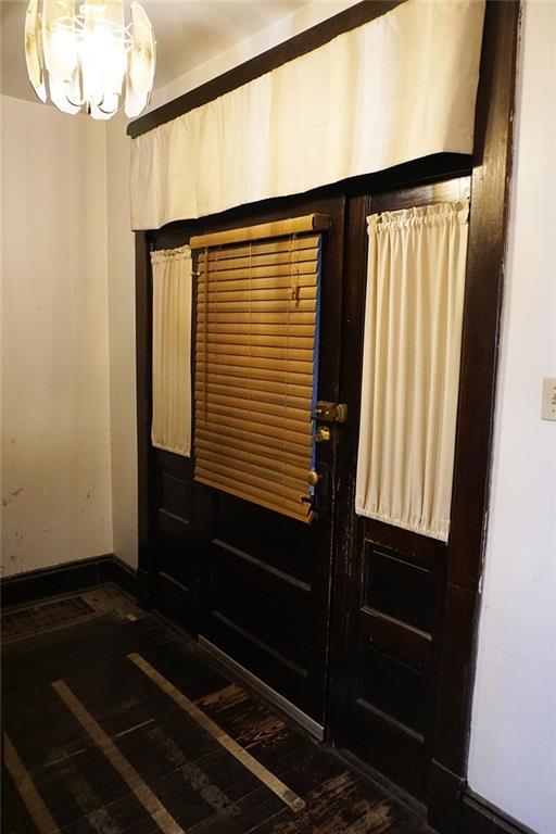 421 Ormsby Avenue Pittsburgh, PA 15210 - Photo 5 of 30 a bathroom with a bathtub