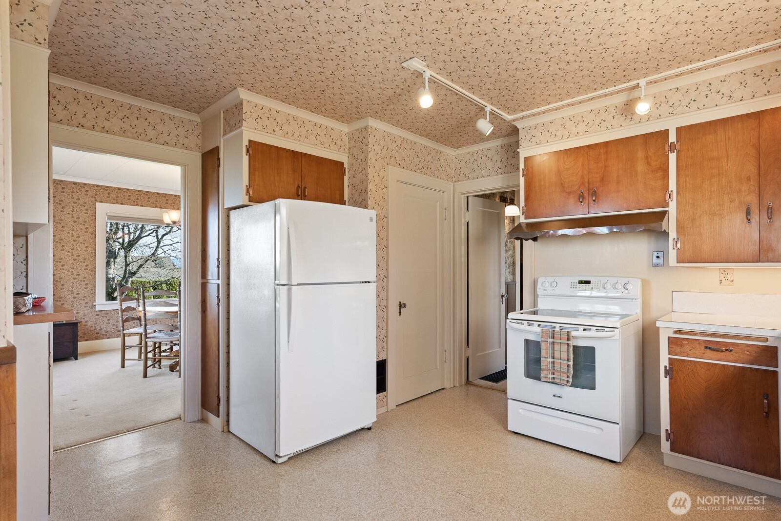 4436 Seahurst Avenue Everett, WA 98203 - Photo 14 of 40