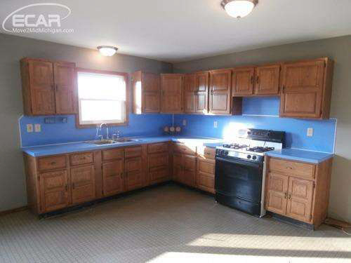4728 Newburg Road Bancroft, MI 48414 - Photo 5 of 28 21237740-4.JPG