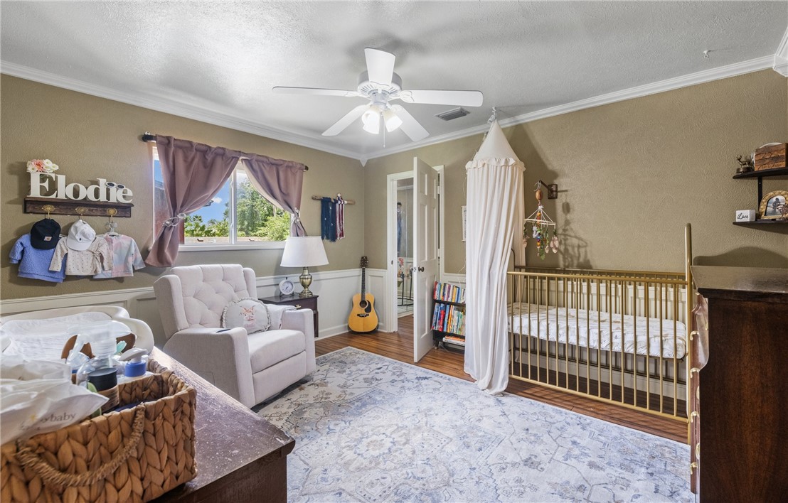 5222 Wooldridge Road Corpus Christi, TX 78413 - Photo 21 of 34 a living room with furniture and a large window