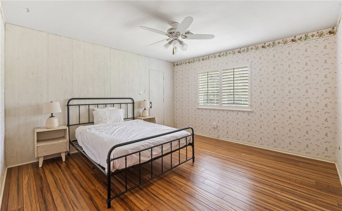 5222 Wooldridge Road Corpus Christi, TX 78413 - Photo 24 of 34 a bedroom with a bed and a window