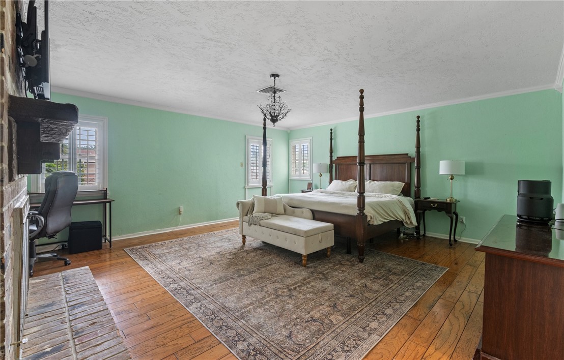 5222 Wooldridge Road Corpus Christi, TX 78413 - Photo 25 of 34 a bedroom with a bed table and chairs