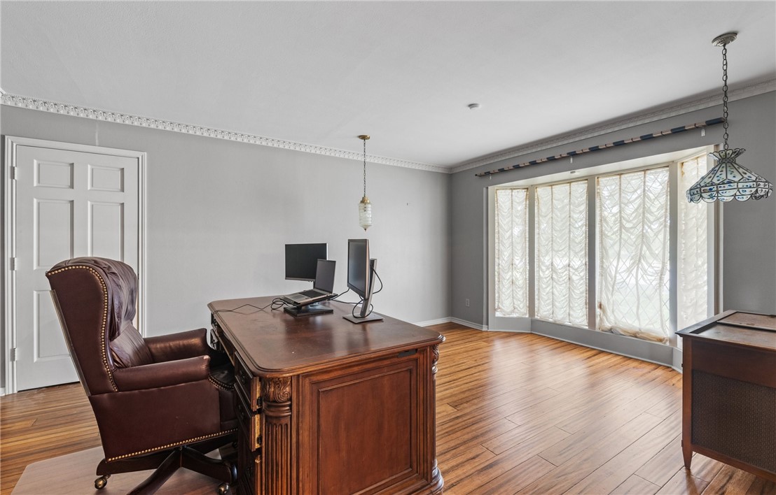 5222 Wooldridge Road Corpus Christi, TX 78413 - Photo 4 of 34 a workspace with furniture and a window