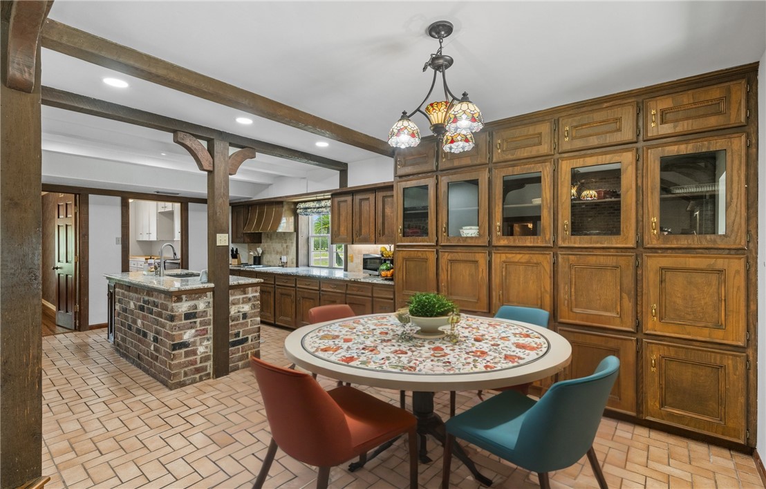 5222 Wooldridge Road Corpus Christi, TX 78413 - Photo 9 of 34 a view of a dining room with furniture