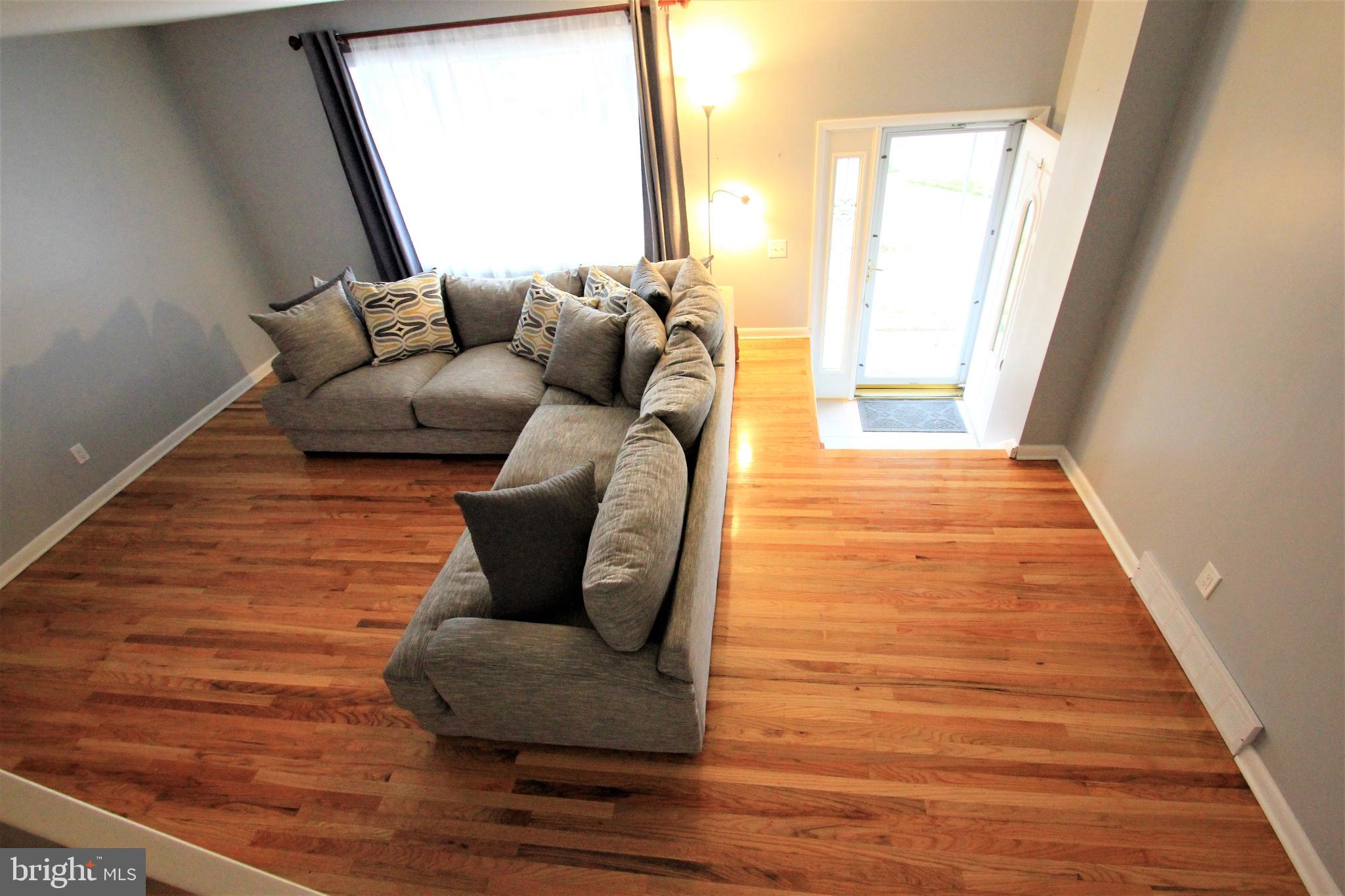 12416 Sweet Briar Road Philadelphia, PA 19154 - Photo 3 of 16 Gallery Image 3