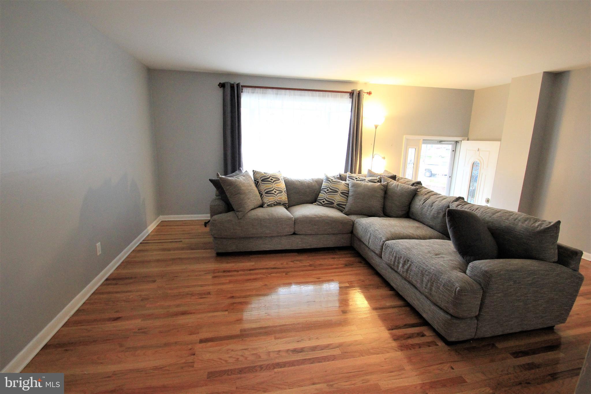 12416 Sweet Briar Road Philadelphia, PA 19154 - Photo 4 of 16 Gallery Image 4