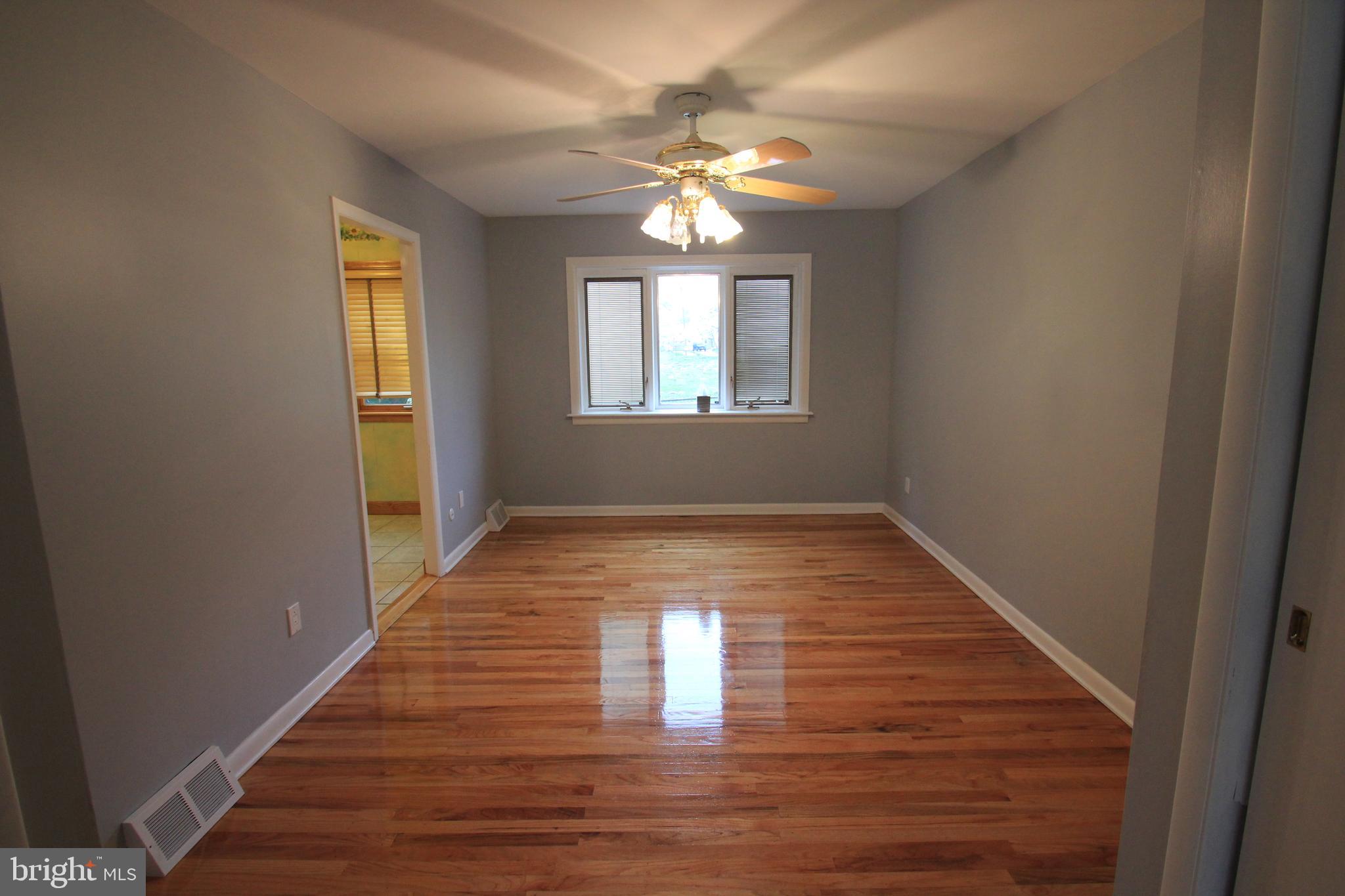 12416 Sweet Briar Road Philadelphia, PA 19154 - Photo 5 of 16 Gallery Image 5